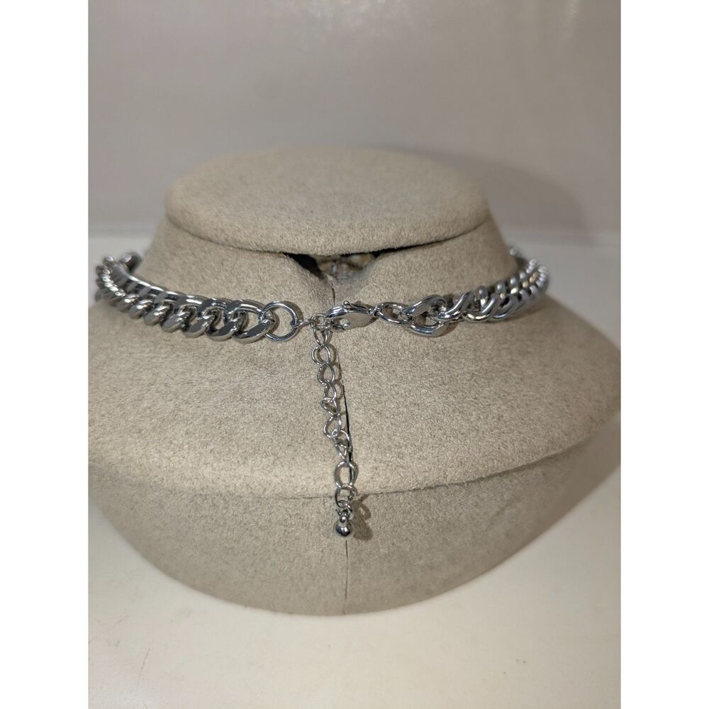 ⭐3/$30⭐ Silver Tone Chunky Geometric Link Statement Bib Necklace - Picture 2 of 5